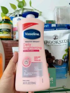 Dưỡng thể trắng sáng da Vaseline Healthy Bright Daily Brightening 725 ML Của Mỹ