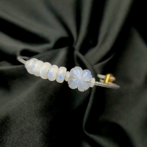 Vòng cáp cỏ 4 lá ngũ điếu đá mặt trăng Moonstone  - Phong Thủy TUDO