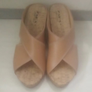 Sandal wanita preloved Zara size 39hak belakang 7cm depan 25 cm. kondisi mulus