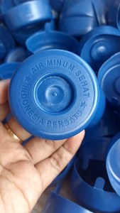 Tutup Galon Isi Ulang 100 pcs Warna Biru Dongker Bahan Elastis Anti Tumpah Anti Pecah Merek IB ( Indonesia Bersatu)