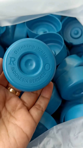 Tutup Galon Isi Ulang RO 200 Pcs Murah Warna Biru Bahan Elastis Anti Tumpah Anti Pecah Merek IB
