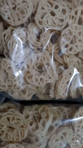 KERUPUK KERITING ATAU MAWAR PUTIH CAP PADI KAPAS KHAS INDRAMAYU