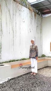 Revany ID - Blouse Batik Piramid Navy Atasan Batik Kerja Wanita