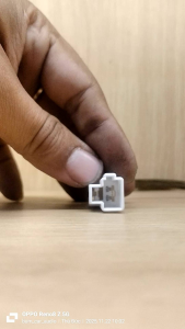 1 chiếc giắc cái dùng cắm lại giắc zin khi nâng cấp loa trên xe Kia Sedona Kia Canival Kia Sorento & center Stargazer