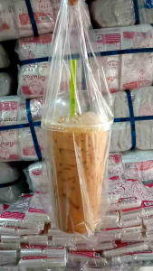 ถุงใส่แก้วน้ำ ถุงใส่แก้ว ถุงหิ้วแก้ว PE ตราปู (ชมพู) แพ็คละ200กรัม