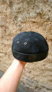 peci model uas peci kulit bahan bludru