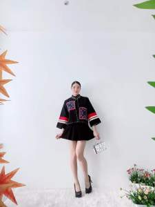 เสื้อคลุมผ้าใยกัญชงงานปักดอกเมี่ยน