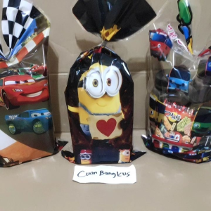 Plastik Snack Ulang Tahun (ultah) MINION / Plastik Karakter / Plastik OPP isi 10 pcs ukr 22x 40
