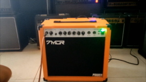 Ampli gitar bass 8inch sudah distorsi dan delay suara mantap