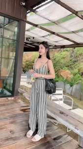 จั๊มสูท ดีเทลโชว์หลังแบบเซ็กซี่พอดีๆ ด้านหลังไขว์สายสลับ  มี 2 สีคลาสสิคให้เลือกเลยค่าา