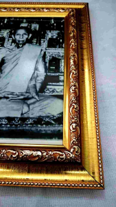 รูปภาพหลวงปู่โต๊ะ พร้อมใส่กรอบสีทอง แขวนได้ตั้งได้ ขนาด4*6นิ้ว เหมาะสำหรับบูชา ติดบ้านเรือน และเหมาะแก่การให้เป็นของขวัญในพิธีการสำคัญต่างๆ