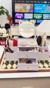 化妆品收纳盒 (1个) Cosmetics Storage Box  #零零碎碎的小物品放桌面抽屉不好找✨用这个化妆品收纳盒收纳起来，平常用的瓶瓶罐罐化妆品😍囗红，化妆刷都可以收纳起来，好找也整洁♥#实用省空间🌈.