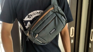 Tas waistbag  Tas anti-air Sling Bag Pria Cowok  Size Sedang Casual Premium distro