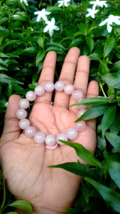 สร้อยข้อมือหินแท้โรสควอตแบบกลมและเจียเหลี่ยม