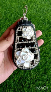 Dompet Kunci Mobil/Motor Square Dengan Rose: Gantungan Kunci Stylish & Aksesoris Mobil