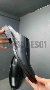 Sepatu Sendal Slip on Slop Bustong Pria + Free Kaos Kaki - Desain Menarik dengan Bahan Sintetik Berkualitas dan Sol Karet Pilihan (Best Quality Control) - EU 39-44 (Length in CM)