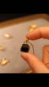 Kalung Titanium Wanita Gold dan Rose Gold Anti Karat plus Liontin Clover Kotak Hitam anti karat anti luntur