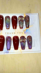 เล็บปลอมเจลแท้ฟรีกาวตะไบ เล็บpvc.เจลแท้สีแดงโฮโลแกรม ไซต์มาตรฐานm รับไซต์อื่นแจ้งที่ช่องเเชทค่ะ