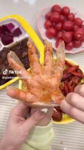 Găng tay dùng 1 lần cho bé sét 400 cái