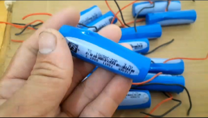 batrai senter kepala. musik bluetooth.. kapasitas 2300 mah