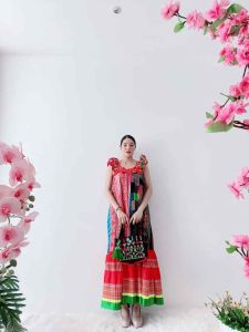 เดรสรุ่นนี้ใช้ผ้าหลากหลายในตัวเดียว มีทั้งงานจิกเต๋า งานปักช่วเขา ลายสวยสีหวานมากก