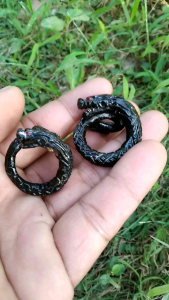 Cincin Akar Bahar Ukir Naga: Aksesoris Pakaian Pria Modern