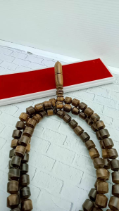 Kalung Tasbih Kayu Kalimosodo: Desain Elegan & Tradisional