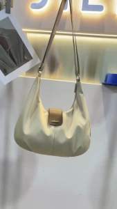 กระเป๋าสะพายผญ มีฝาหนังพับ (จัดส่งในไทย)