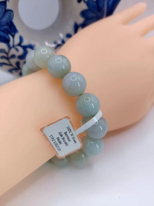 👍❣️100% Authentic Brand New Set "A" grade Burmese jade bracelet dreamland soothing apple green color beads unique high translucency large size (diameter12.5mm x 17units) lustrous surface clean n clear beads 98%> perfection rate rare collectable item