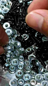 น็อตตัวผู้เกลียว M4 ติดแหวน 10 ตัว พร้อม ตัวเมีย เกลียวยาว 15 มิล สำหรับชุบดำกันสนิมคุณภาพดี น้อยความละเอียด รวม ปริมาณ 1 ราย