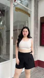 กางเกงขาสั้นสาวอวบ ผ้าสโนว์ 2 จีบทรงสวยผ้านิ่มใส่สบายทรงสวยเอวสูงพรางหุ่นได้ดี