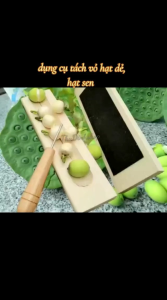 Dụng cụ tách vỏ hạt sen hạt dẻ và lấy tâm sen bằng gỗ tự nhiên