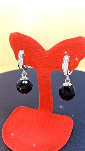 ต่างหู นิล (Onyx) เจียรเหลี่ยม ห่วงฝังเพชร เงินแท้ 925 ชุบทองคำขาว YTG-11734 YTGEMS