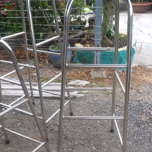 ghế  đốt nhang inox cao 1m2. mặt ghế tròn 32cm.mặt nhám.chân trụ ống o25