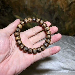 11.5mm South East Asian Agarwood traditional old style bead bracelet (with certificate) 11.5毫米星洲系沉香老型珠手链(带证书)