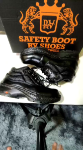 Glossir Sepatu Safety Krusser Kulit Asli Ujung Besi