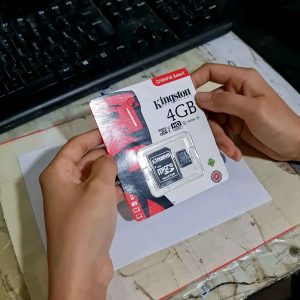 Thẻ 4gb đủ. kèm áo thẻ. hàng chính hãng