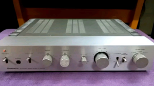 Ampli Pioneer A-2030 còn đẹp như hình zin nguyên bản.