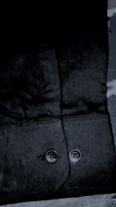 Terlaris Kemeja Polos Pria Lengan Panjang Terbaru Premium Ukuran Slimfit Kemaja Kantor Casual Formal Hitam\\n\\nBaju atasan cowok lengan panjang dan kemeja kantor polos adalah pilihan yang tepat untuk pria yang mencari kenyamanan dan gaya dalam penampilan mereka. Dalam artikel ini, kita akan membahas berbagai jenis kemeja pria lengan panjang, termasuk Kemeja Casual Formal Hitam, Kemeja Oxford Premium Slimfit, Baju Atasan Cowok Lengan Panjang, Kemeja Kantor Polos, dan Kemeja Polos Pria Lengan Panjang.\\n\\n Kemeja Casual Formal Hitam & Kemeja Oxford Premium Slimfit\\n\\n Apa Itu Kemeja Casual Formal Hitam?\\n\\nKemeja Casual Formal Hitam adalah pilihan sempurna bagi pria yang mencari penampilan kasual namun tetap formal. Biasanya terbuat dari bahan berkualitas tinggi, seperti katun atau polyester, dan tersedia dalam berbagai ukuran slimfit.\\n\\n Apa Itu Kemeja Oxford Premium Slimfit?\\n\\nKemeja Oxford Premium Slimfit adalah kemeja yang dirancang dengan bahan oxford berkualitas tinggi, yang memberikan penampilan elegan dan rapi. Slimfit menawarkan potongan pas yang ideal untuk pria yang mencari gaya modern dan trendi.\\n\\n Kelebihan Kemeja Casual Formal Hitam & Kemeja Oxford Premium Slimfit\\n\\nBeberapa kelebihan dari kemeja casual formal hitam dan oxford premium slimfit meliputi:\\n\\n- Kualitas bahan yang tinggi\\n- Desain slimfit yang pas\\n- Penampilan elegan dan rapi\\n- Fleksibilitas dalam berbagai situasi, baik formal maupun kasual\\n\\n Baju Atasan Cowok Lengan Panjang & Kemeja Kantor Polos\\n\\n Mengapa Memilih Baju Atasan Cowok Lengan Panjang?\\n\\nBaju atasan cowok lengan panjang adalah pilihan yang tepat bagi pria yang mencari penampilan rapi dan profesional. Lengan panjang menawarkan perlindungan ekstra dari sinar matahari dan hawa dingin.\\n\\n Mengapa Memilih Kemeja Kantor Polos?\\n\\nKemeja kantor polos adalah pilihan yang tepat bagi pria yang mencari penampilan profesional dan rapi di tempat kerja. Desain polos memberikan kesan elegan dan minimalis.\\n\\n Tips Memilih Baju Atasan Cowok Lengan Panjang & Kemeja Kantor Polos\\n\\nBerikut beberapa tips dalam memilih baju atasan cowok lengan panjang dan kemeja kantor polos:\\n\\n- Perhatikan bahan dan kualitasnya\\n- Pilih ukuran yang pas dan nyaman\\n- Sesuaikan dengan gaya dan kepribadian Anda\\n- Pertimbangkan untuk membeli dalam berbagai warna dan desain\\n\\n Kemeja Polos Pria Lengan Panjang & Baju Oxford Pria Atasan\\n\\n Bagaimana Mencocokkan Kemeja Polos Pria Lengan Panjang?\\n\\nUntuk mencocokkan kemeja polos pria lengan panjang, pertimbangkan warna dan desain celana yang akan dipadukan. Pilih celana dengan warna netral seperti hitam, abu-abu, atau biru gelap.\\n\\n Bagaimana Mencocokkan Baju Oxford Pria Atasan?\\n\\nUntuk mencocokkan baju oxford pria atasan, pertimbangkan warna dan desain celana yang akan dipadukan. Pilih celana dengan warna netral seperti hitam, abu-abu, atau biru gelap.\\n\\n Kelebihan Menggunakan Kemeja Polos Pria Lengan Panjang & Baju Oxford Pria Atasan\\n\\nBeberapa kelebihan dari kemeja polos pria lengan panjang dan baju oxford pria atasan meliputi:\\n\\n- Penampilan rapi dan profesional\\n- Fleksibilitas dalam berbagai situasi, baik formal maupun kasual\\n- Desain slimfit yang pas\\n- Kualitas bahan yang tinggi\\n\\nDengan mengetahui berbagai jenis kemeja pria lengan panjang, Anda dapat memilih yang paling tepat untuk gaya dan kepribadian Anda. Jangan ragu untuk mencoba berbagai kombinasi warna dan desain untuk mendapatkan penampilan yang sempurna.\"