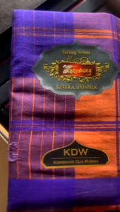 Sarung Ketjubung Spunsilk: Desain Elegan & Motif Kembang