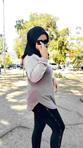 Pakaian Atasan Wanita Oval Warna Kombinasi Bahan Katun Adem