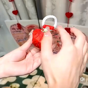 【现货】🌟(1PC)节庆手抛彩带🌟FESTIVE HAND-THROWN RIBBONS🌟婚礼/结婚礼炮/WEDDING POP/WEDDING DECORATION