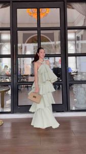 NOOZZSHOP 6911405 เดรสยาวผ้านุ่มลื่นใส่สบาย ระบายห้าชั้น มีดอกไม้ตรงกลางคอ