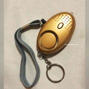 Đèn Pin Flashlight Tích Hợp Móc Khoá SOS Báo Động Khẩn Cấp Âm Thanh 130db Kèm Đèn LED Tự Vệ | Self Defense Keychain Tool Alarm 120db Defensa Personal Safety Women