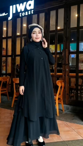 Desain Setelan Elegan: Outer Kalong Kancing & Rok Kulot Payung