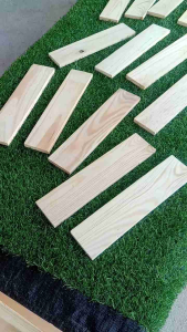 ไม้สนนอกรีดไสปรับ 4 หน้ากว้าง 7 ซม.หนา 1.2 ซม.ยาว 35 ซม.ราคามัดละ 120 บ.1 มัดมี 10 แผ่น *เวลาจัดเตรียมสินค้า 2-3 วัน