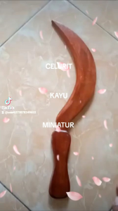 Celurit Kayu Miniatur peralatan latihan Silat IPSI - Celurit Silat