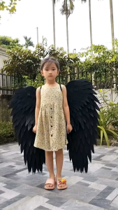 cánh đen hoá trang cho bé!