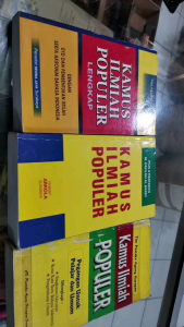 Kamus Ilmiah Populer: Referensi Tepat untuk Pelajar