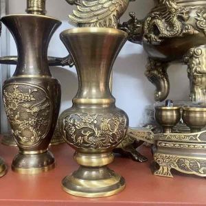 Lọ hoa bông cúc giả cổ bằng đồng cao 23cm